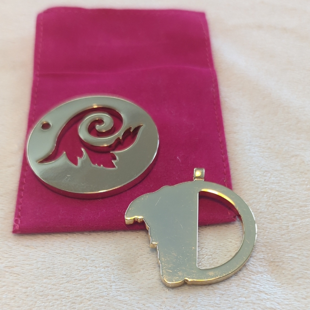 Gold Medusa Keychain with Pink Pouch - Picture 2 of 4